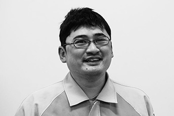 搾る手 廣川 恵一