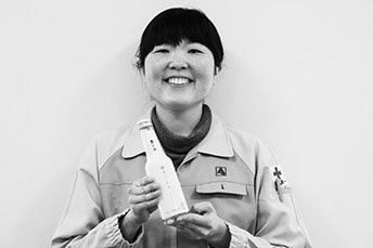 装う手 飯利 ちか